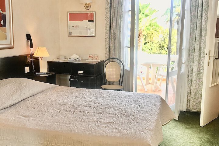 Room 7 of 62