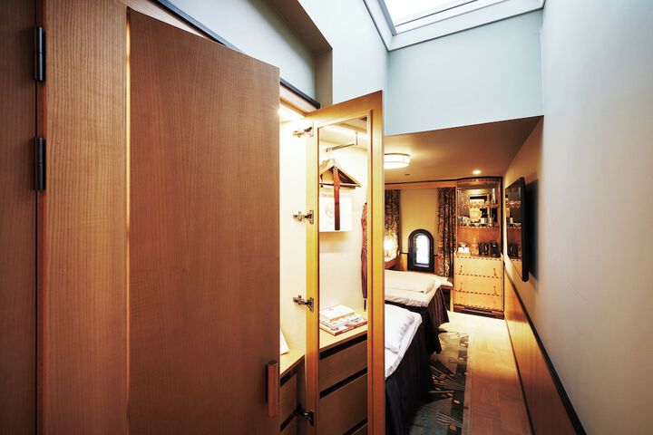 Room 67 of 146
