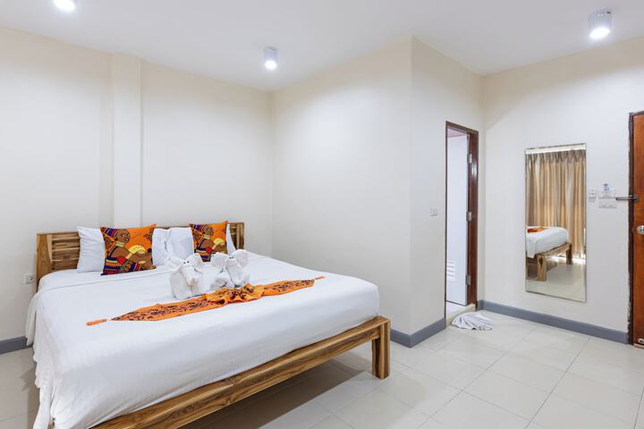 Room 8 of 27