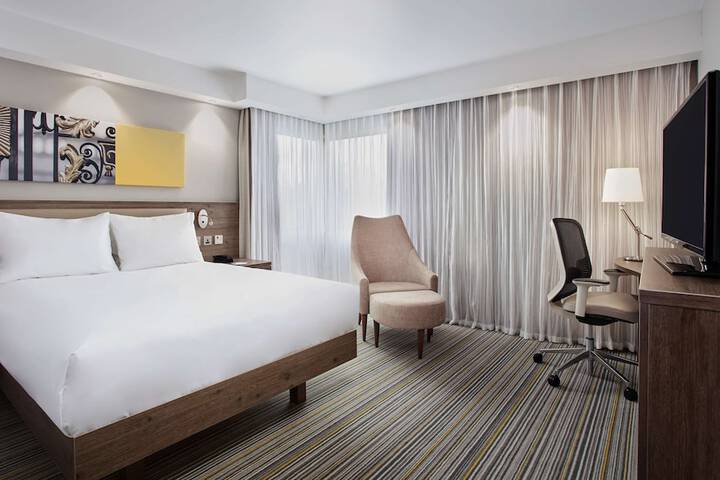 Room 4 of 17