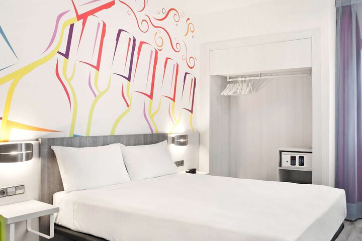 Room 13 of 87