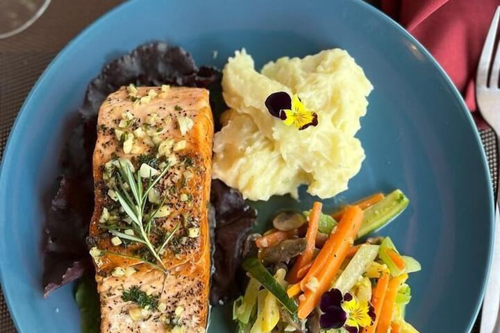 Dining 46 of 65