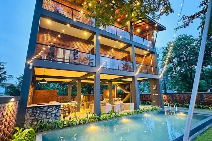 Pool 4 of 15