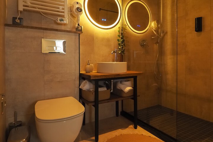 Room 50 of 74