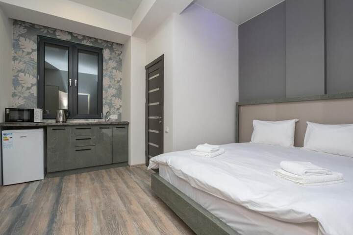 Room 8 of 33
