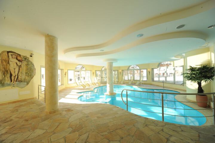 Pool Hotel