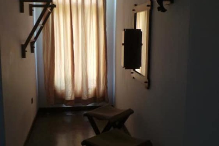 Room 8 of 18