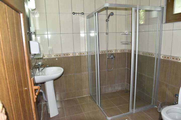 Room 9 of 26