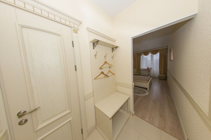 Room 13 of 26