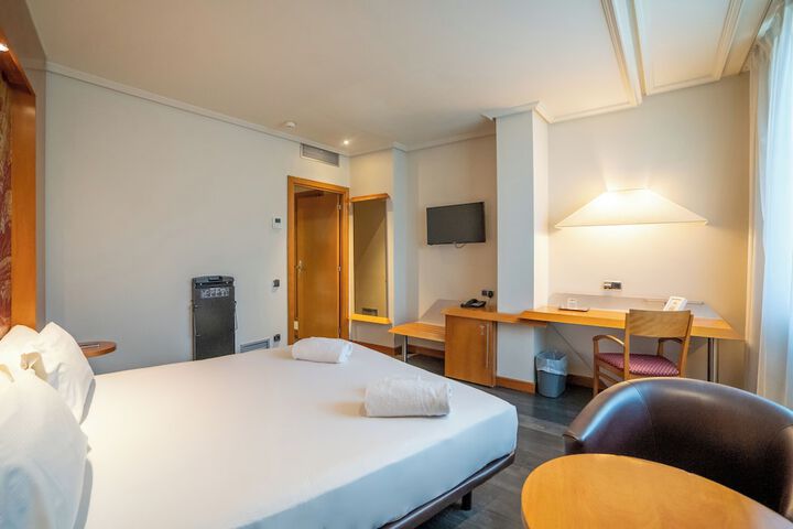 Room 8 of 66