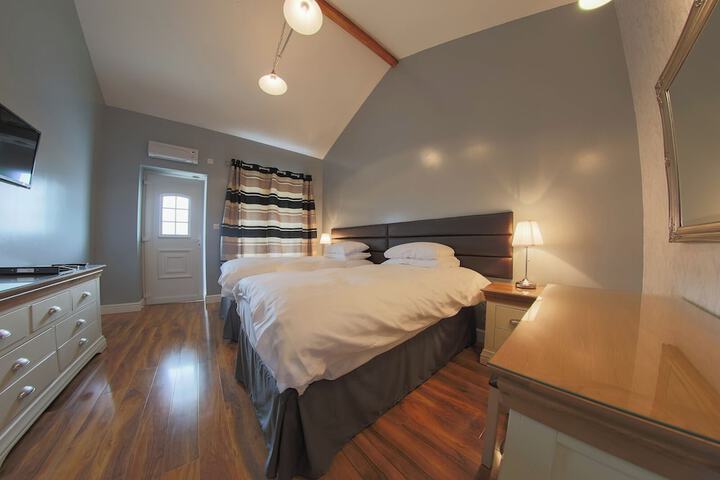 Room 16 of 77