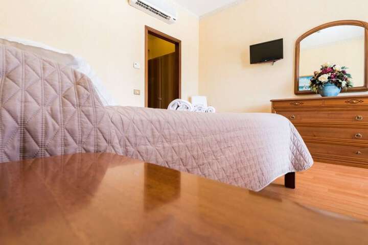 Room 5 of 19