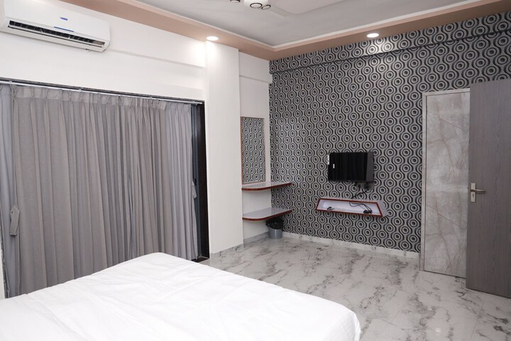 Room 10 of 11