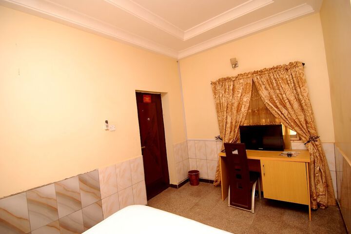 Room 10 of 44