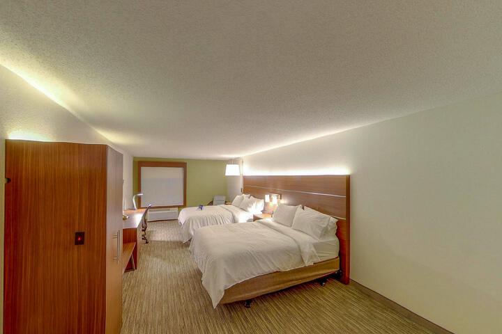 Double Accessible (2 of 5)