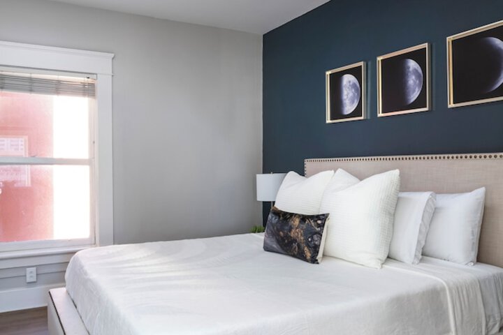 Room 28 of 200