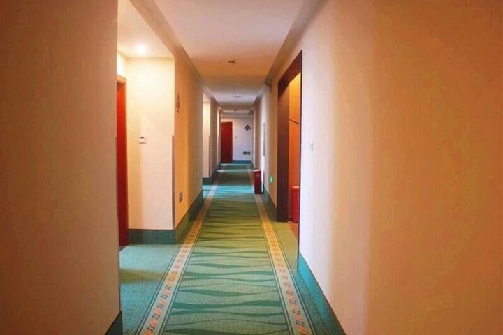 Ballroom/Hall 60 of 65