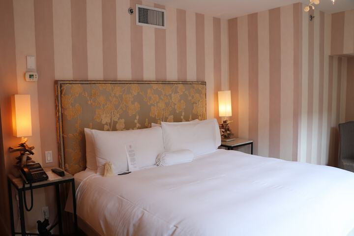 Room 32 of 136