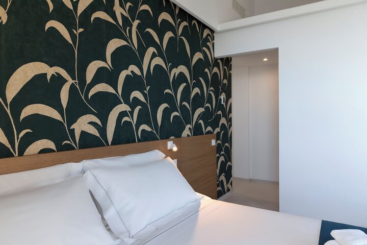 Room 14 of 37