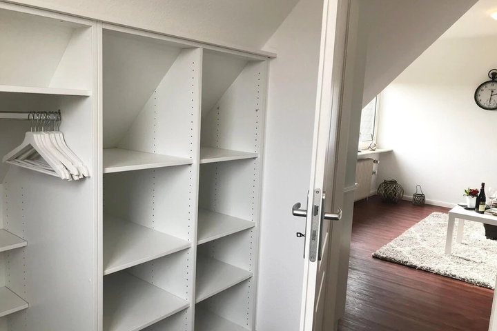 Room 4 of 18