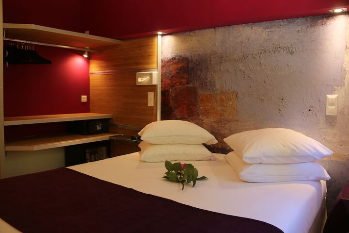 Room 6 of 42