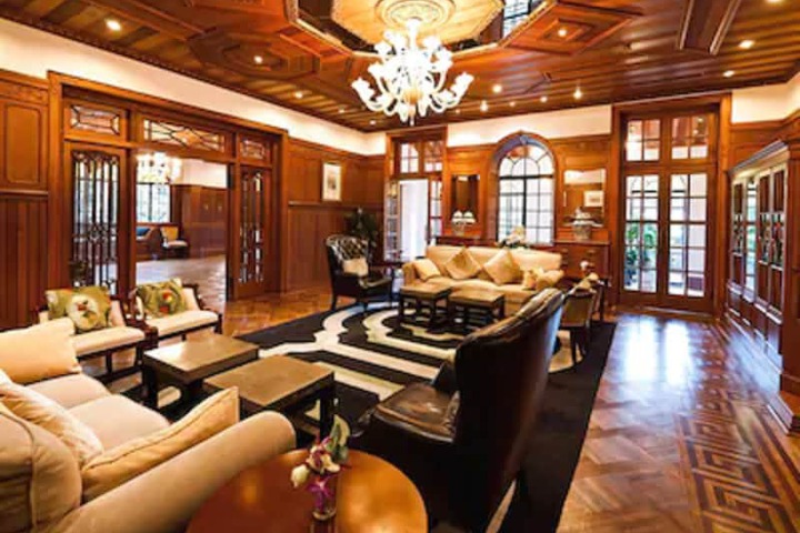 Lounge 80 of 111