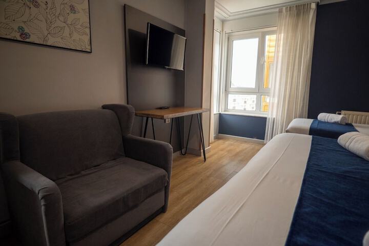 Room 5 of 19