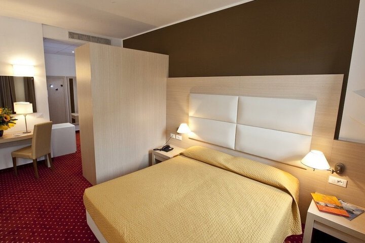 Room 6 of 41