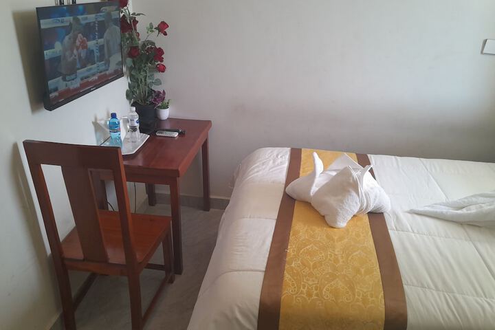Room 33 of 65