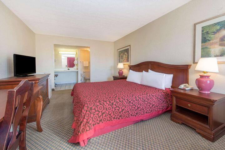 1 King Bed (2 of 12)