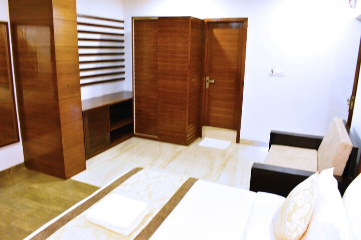Room 10 of 21