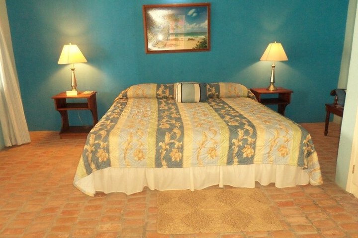 Room 4 of 108
