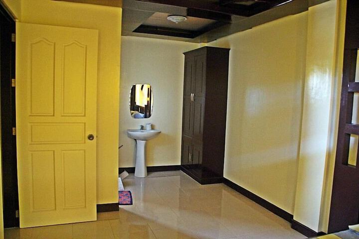 Room 18 of 31