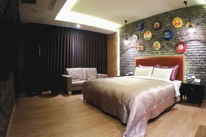 Room 4 of 37