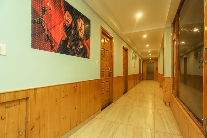 Ballroom/Hall 49 of 56