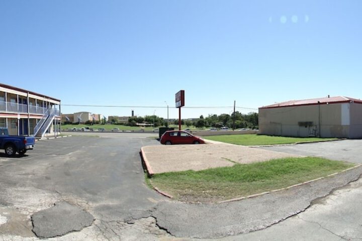 Property Grounds 41 of 52