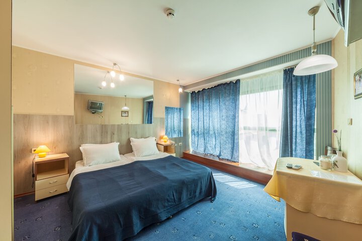 Room 12 of 15