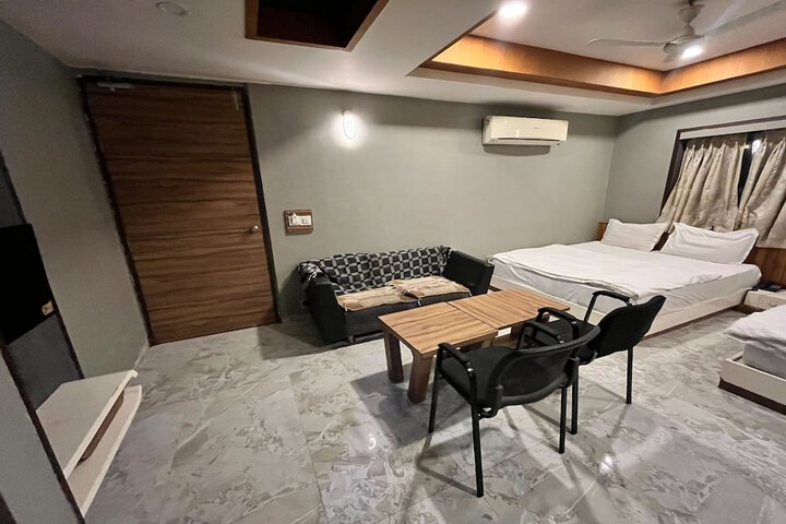Room 4 of 31