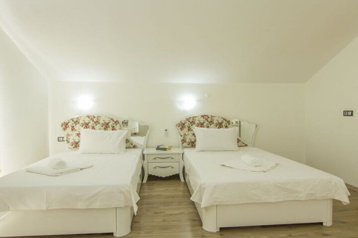 Room 7 of 35