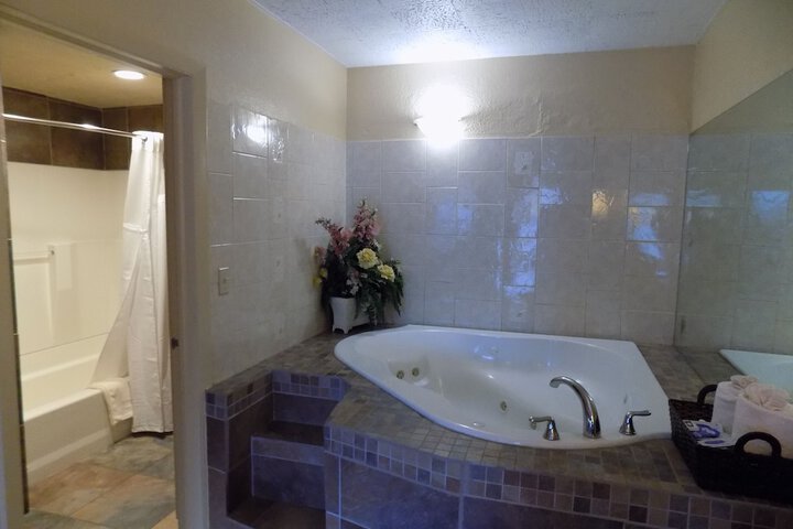 Hot Tub 14 of 21