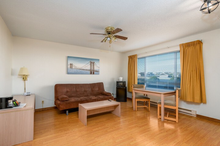 Room 17 of 46