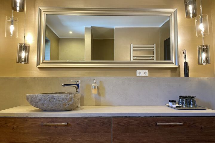 Room 100 of 109