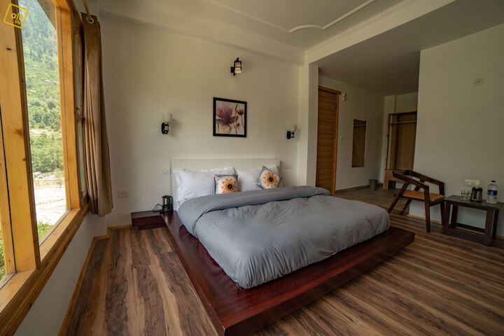 Room 13 of 80