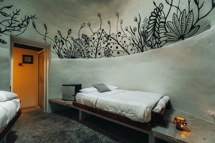Room 44 of 122