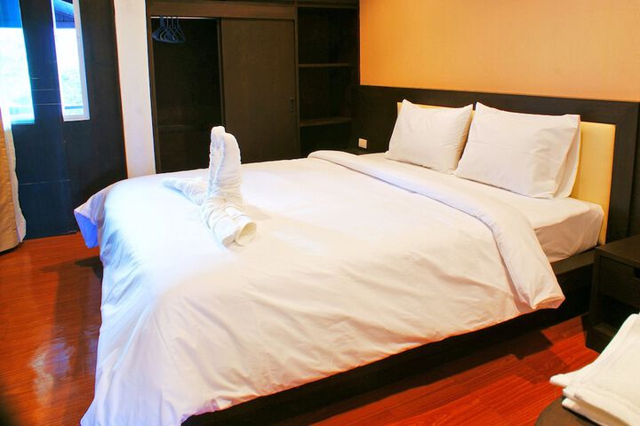 Room 18 of 105