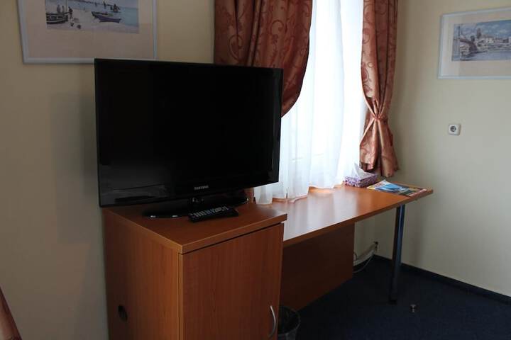 Room 6 of 43