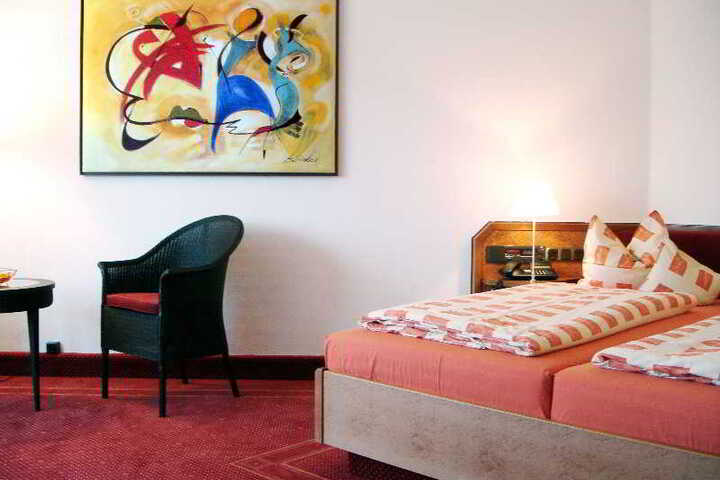 Room 8 of 10