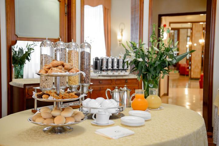 Breakfast/Coffee Service 57 of 73