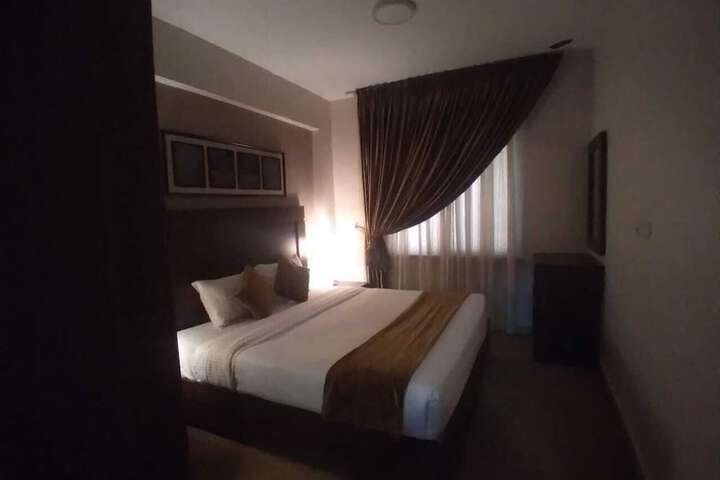 Room 16 of 39