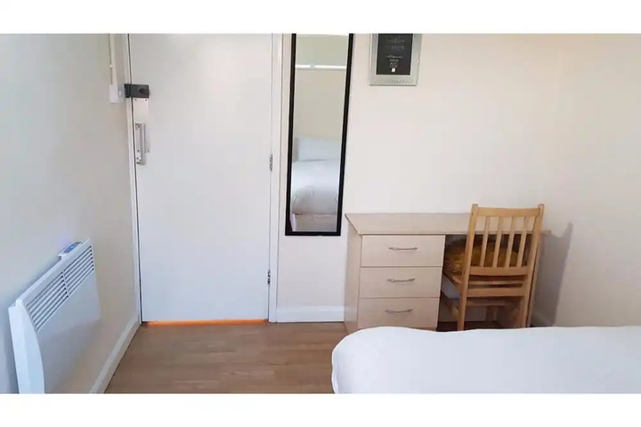 Room 5 of 13